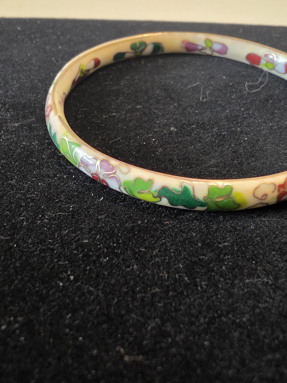 Hand-Painted Floral Cloisonné Bangle Bracelet in Cream and Green